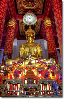Imagen de Buda en el Templo Wat Na Phra Men en  Ayutthaya