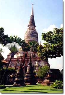 Estatua de Buda en el templo Wat Yai Chai Mongkhon