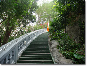 escalera en el Templo Wat Saket en Bangkok