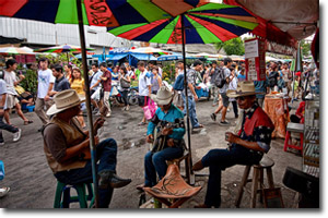 musicos en el Mercado de Chatuchak