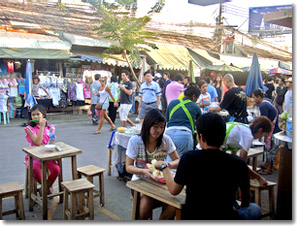 puestos de comida en el Mercado de Chatuchak