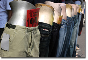 puesto de pantalones en el Mercado de Chatuchak