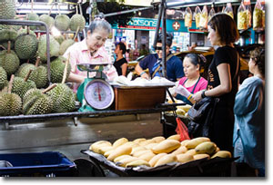 en un mercado del barrio chino de Bangkok