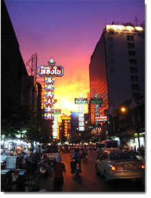 barrio chino de Bangkok de noche