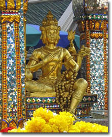 Estatua de cuatro cabezas de Brahma