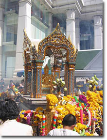 Estatua del Santuario de Erawan