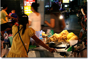 Comida callejera en Khaosan Road, Bangkok