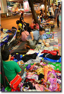 mercado nocturno en Patpong, Bangkok