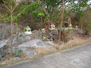 casas de los espiritus en Ko Si Chang