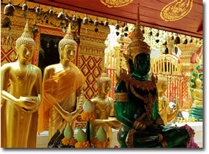 budas en el Templo Wat Phrathat Doi Suthep