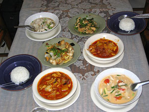 platos en un restaurante de Chiang Mai