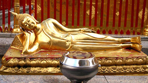 imagen de buda reclinado en Chiang Mai