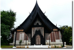 En el Templo Negro cerca de Chiang Rai