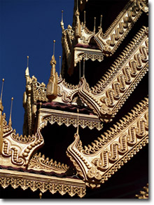 detalles de un templo de Tachileik en Myanmar