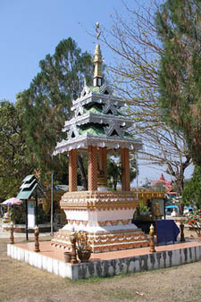 pequeño templo en Mae Hong Son