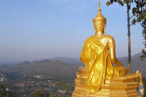 estatua de Buda en un templo de Mae Hong Son