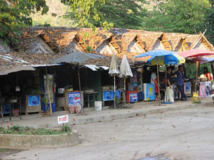 pequeñas tiendas en el camino de Soppong a Mae Hong Son