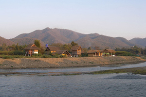 casitas cerca del rio Pai