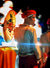 gente vestida de forma tradicional lanna en phayao