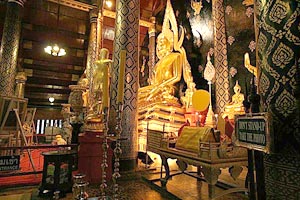 Dentro de un templo de Phitsanulok