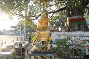 Imagen de Buda en un templo de Phitsanulok