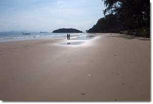 Playa de Klong Muang cerca de Krabi