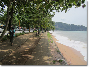 paseo de la playa de Ao Nang