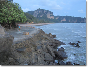 costa rocosa en Ao Nang