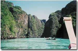 en las aguas de ko Phi Phi Leh
