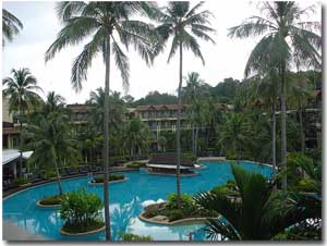 Gran piscina en una resort de Phuket