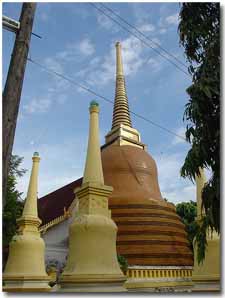 Templo Wat Phutta en la ciudad de Phuket