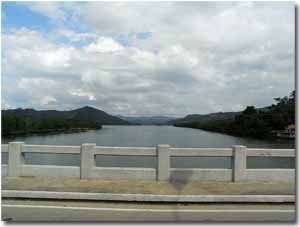 río ancho en la provincia de Ranong