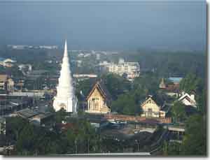 Templo desde lejos en Trang