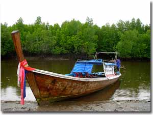 Embarcacion sobre el agua en Trang